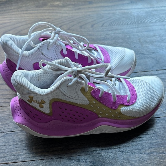 Under Armour Jet 23 Girl's Basketball Shoes Size 3.5Y Vivid Magenta/Gold/White - Picture 2 of 6